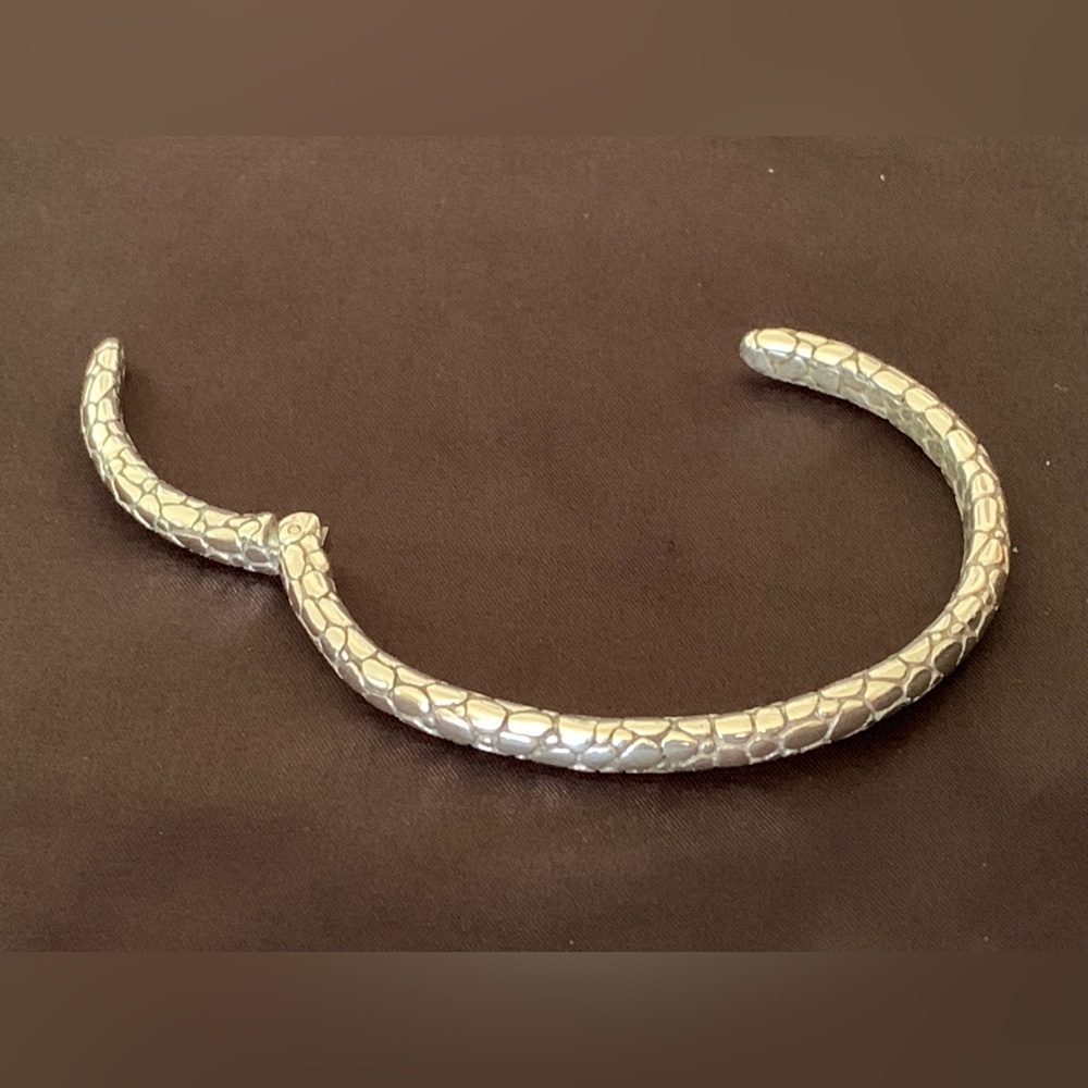 Sarda Sterling Silver Silver Love One Another Cuff Bracelet - Picture 10 of 15